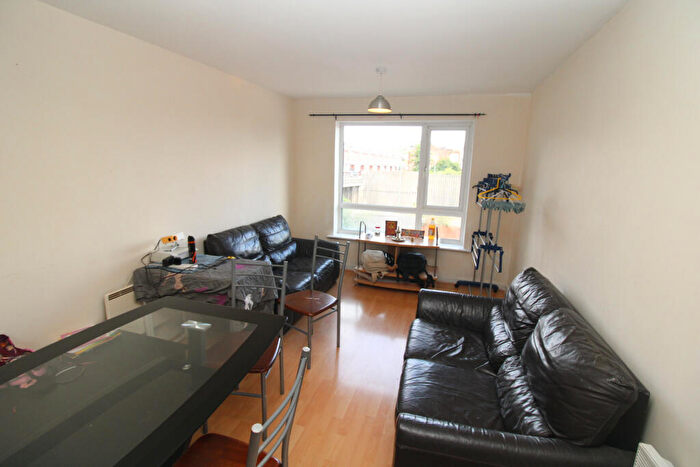 2 Bedroom Apartment To Rent In Sugar Mill Square, Salford, Lancashire, M5