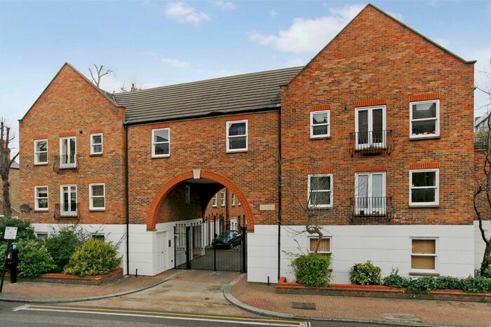 2 Bedroom Flat To Rent In Liberty Mews, London, SW12