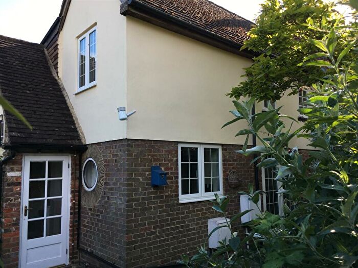 2 Bedroom Cottage To Rent In Castle Street, Berkhamsted, HP4