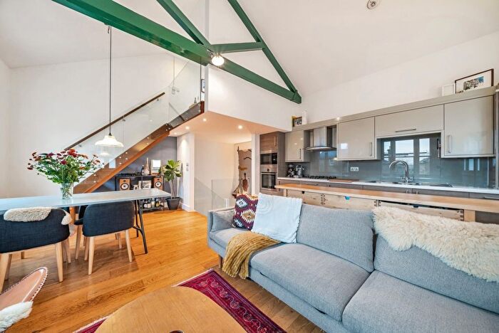 1 Bedroom End Of Terrace House For Sale In Nettlefold Place, London, SE27