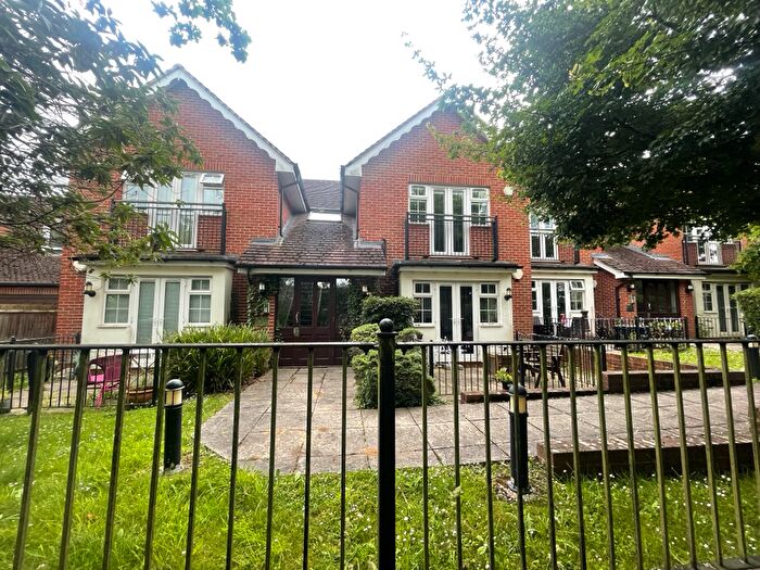 2 Bedroom Flat To Rent In Sadlers Court, Winnersh, Wokingham, RG41