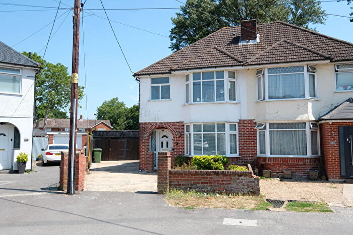 3 Bedroom Semi-Detached House For Sale In Parkside Avenue, Southampton, SO16