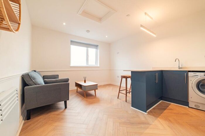 1 Bedroom Flat To Rent In Habershon Street, Splott, CF24