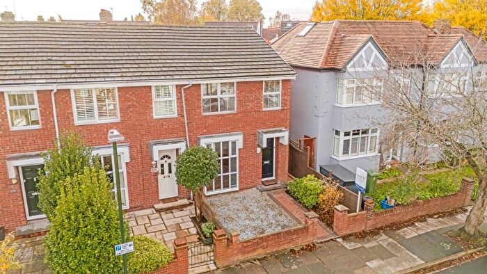 3 Bedroom End Terrace House For Sale In Clonmel Road, Teddington, TW11