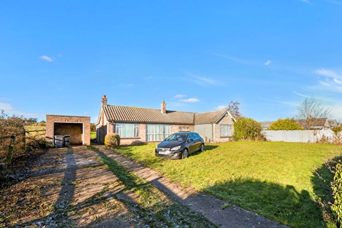 3 Bedroom Detached Bungalow For Sale In Hall End Road, Wootton, Bedford, MK43
