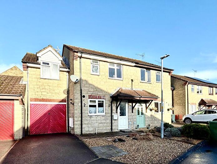 3 Bedroom Semi Detached House For Sale In Duncan Street, Calne, SN11