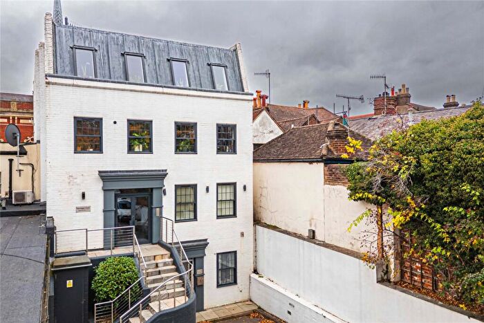 2 Bedroom Apartment To Rent In High Street, Hemel Hempstead, Hertfordshire, HP1