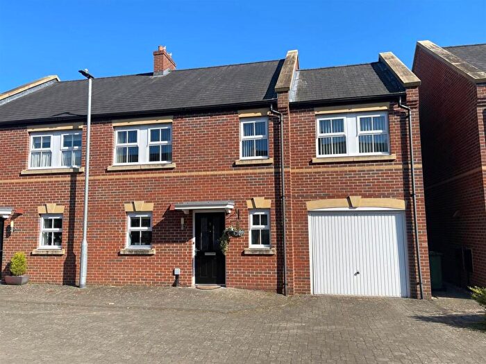 4 Bedroom Semi-Detached House For Sale In Millstream, Exeter, EX2