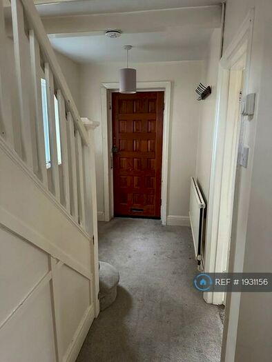 3 Bedroom Semi-Detached House To Rent In Maple Gardens, Hove, BN3