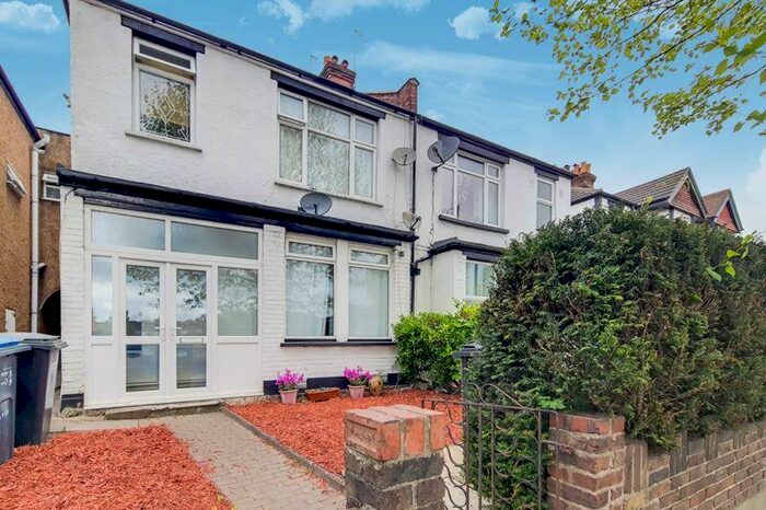 2 Bedroom Flat To Rent In Brighton Road, South Croydon, CR2