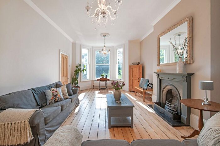 2 Bedroom Flat To Rent In Cambridge Park, Twickenham, TW1