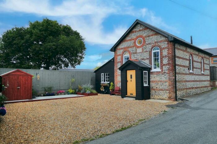 2 Bedroom Detached House To Rent In East Woodyates, SP5