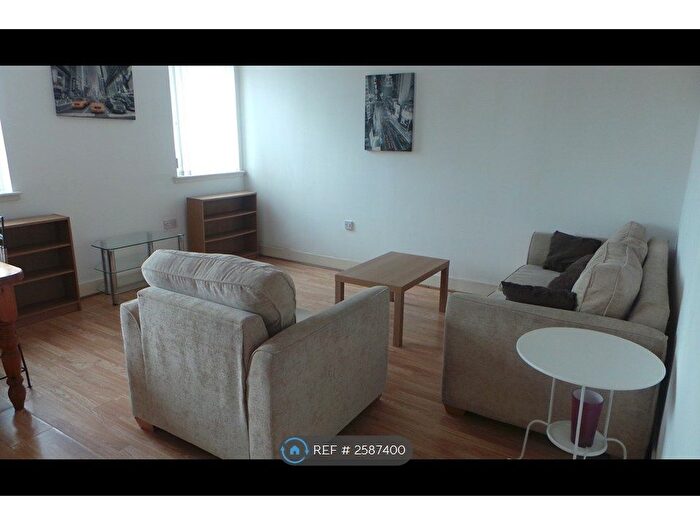 2 Bedroom Flat To Rent In Dover Street, Glasgow, G3