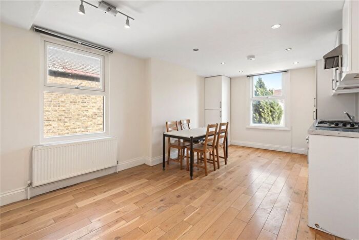 4 Bedroom Flat For Sale In Nimrod Road, SW16