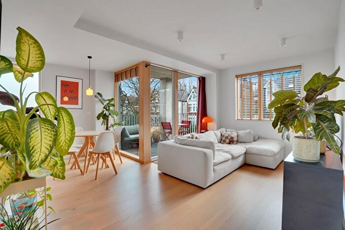 1 Bedroom Flat For Sale In Knollys Road, West Norwood, SW16