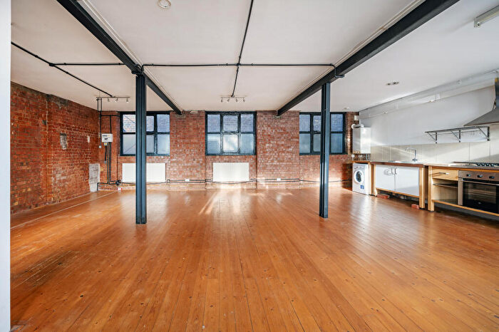 1 Bedroom Apartment To Rent In Chingford Mount, Waltham Forest, E4