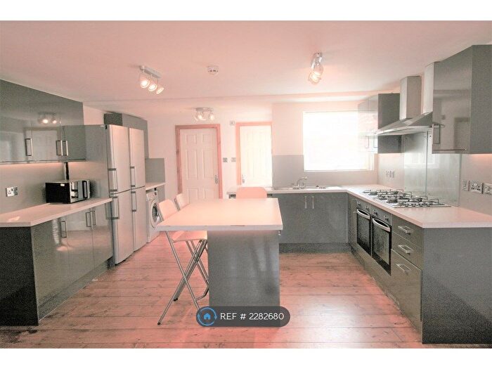 7 Bedroom Semi-Detached House To Rent In Moseley Road, Fallowfield, Manchester, M14