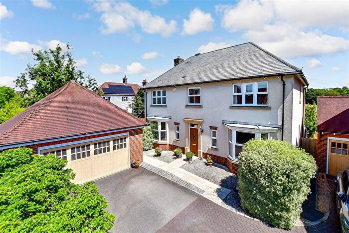 4 Bedroom Detached House For Sale In Oakford Park, Halnaker, West Sussex, PO18
