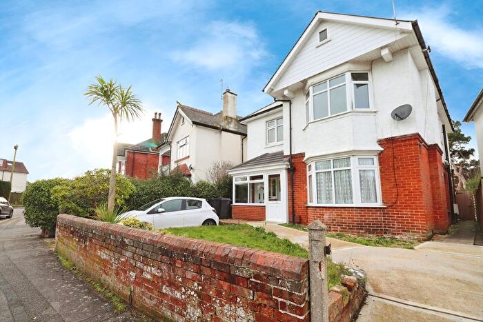 2 Bedroom Flat For Sale In Linwood Road, Bournemouth, BH9