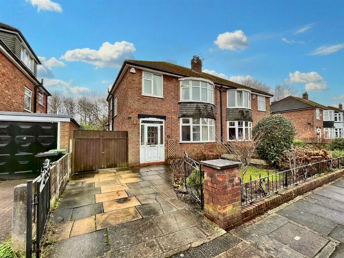 3 Bedroom Semi-Detached House To Rent In Kenmore Road, Sale, M33