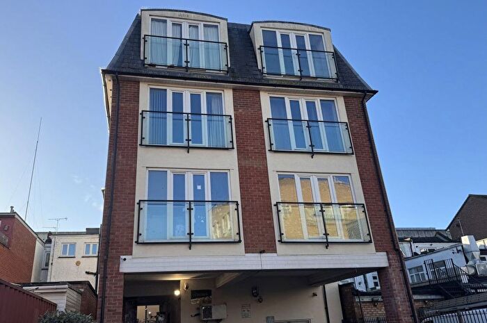1 Bedroom Flat To Rent In Grove Parade, Slough, SL1