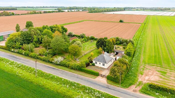 3 Bedroom Detached Bungalow For Sale In Blackbarn Road, Gedney Drove End, Spalding, Lincs, PE12