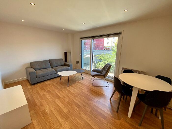 2 Bedroom Flat To Rent In Rusholme Place, Manchester, M14