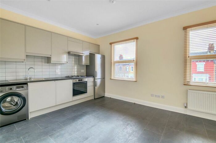 2 Bedroom Flat To Rent In Malvern Road, Harringay, London, N8