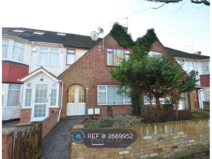 2 Bedroom Maisonette To Rent In Drayton Gardens, West Drayton, UB7