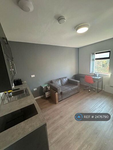 1 Bedroom Flat To Rent In Stile Common Road, Huddersfield, HD4