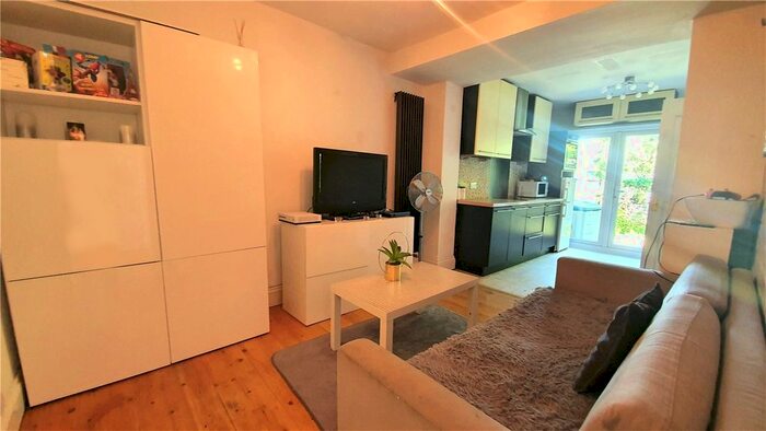 2 Bedroom Flat To Rent In Wood End Gardens, Northolt, UB5