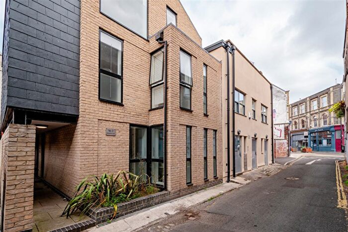 3 Bedroom Flat To Rent In Hampton Lane, Bristol, BS6