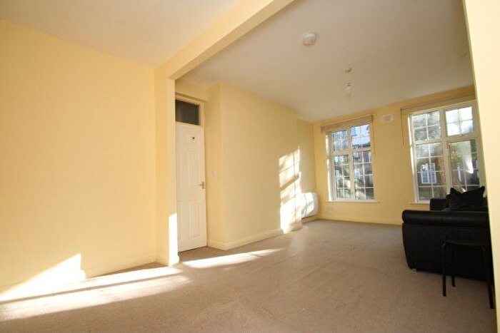 Studio To Rent In St. James's Road, Croydon, CR0