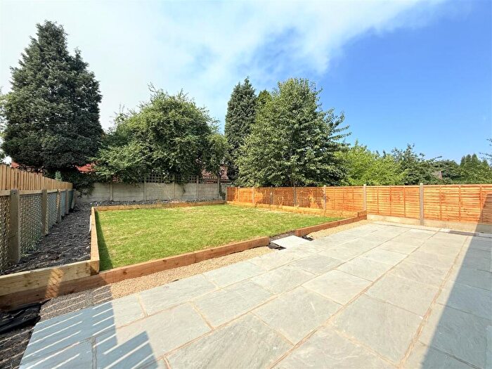 3 Bedroom Semi-Detached House For Sale In Railway Street, Dukinfield, SK16
