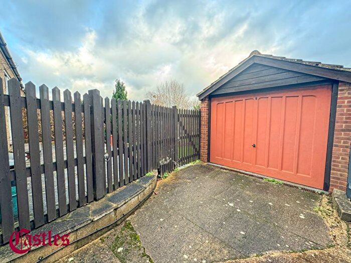 2 Bedroom Bungalow For Sale In Honey Lane, Waltham Abbey, EN9