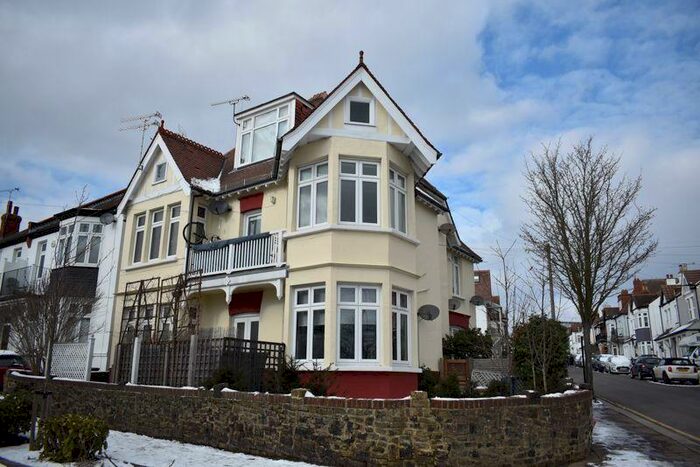 1 Bedroom Flat To Rent In Beach Avenue, Leigh-On-Sea, SS9