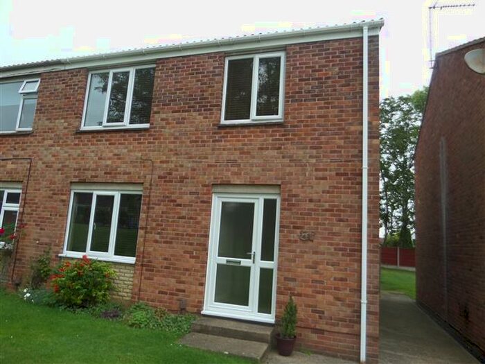 3 Bedroom Semi-Detached House To Rent In Hawthorn Chase, Lincoln, LN2