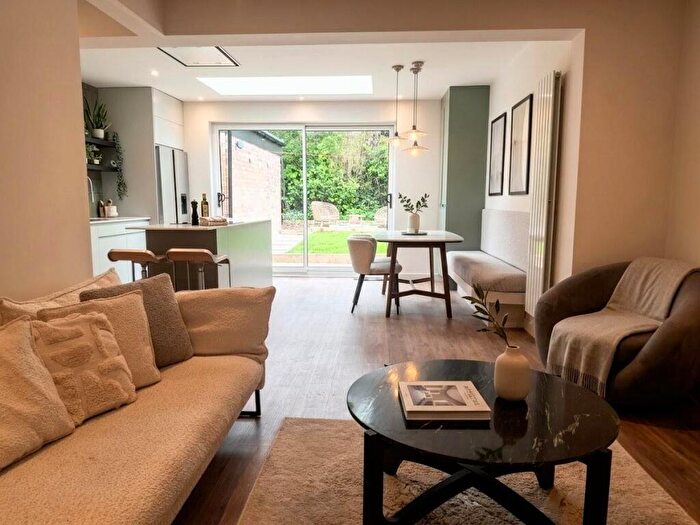 3 Bedroom Detached House For Sale In Heckington Drive, Nottingham, NG8