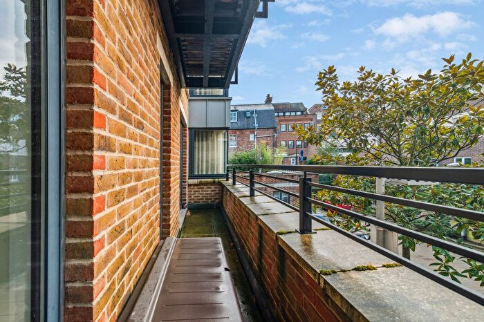 1 Bedroom Flat To Rent In Times Court, Retreat Road, Richmond, TW9