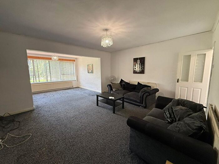 4 Bedroom Detached House To Rent In Romford, RM6