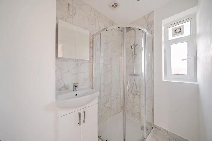 2 Bedroom Flat For Sale In Cardross Street, London, W6