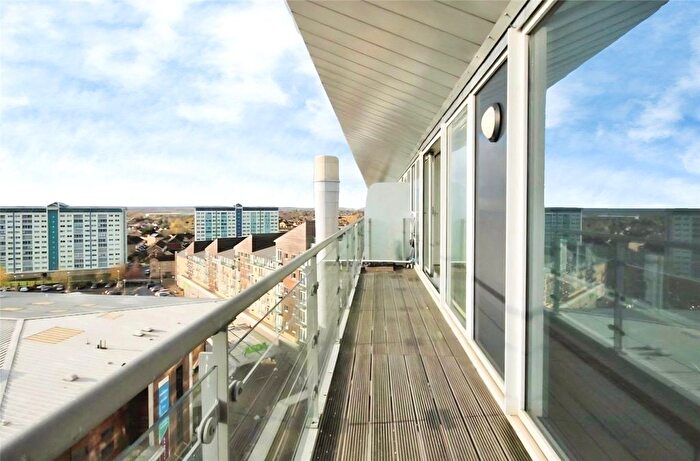 2 Bedroom Flat To Rent In High Street, Feltham, TW13