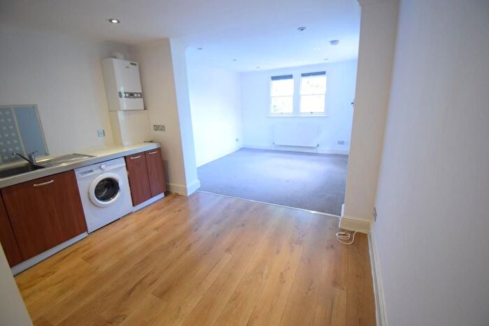 2 Bedroom Flat To Rent In Alexandra Drive, London, SE19