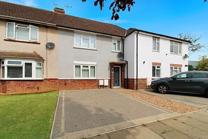 3 Bedroom Terraced House For Sale In Oakwood Drive, Bletchley, Milton Keynes, Buckinghamshire, MK2