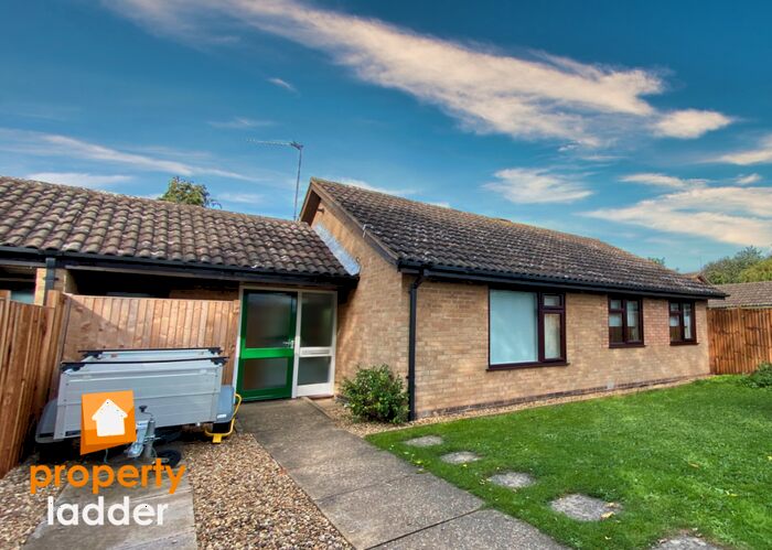 3 Bedroom Bungalow For Sale In Hancock Close, Coltishall, NR12