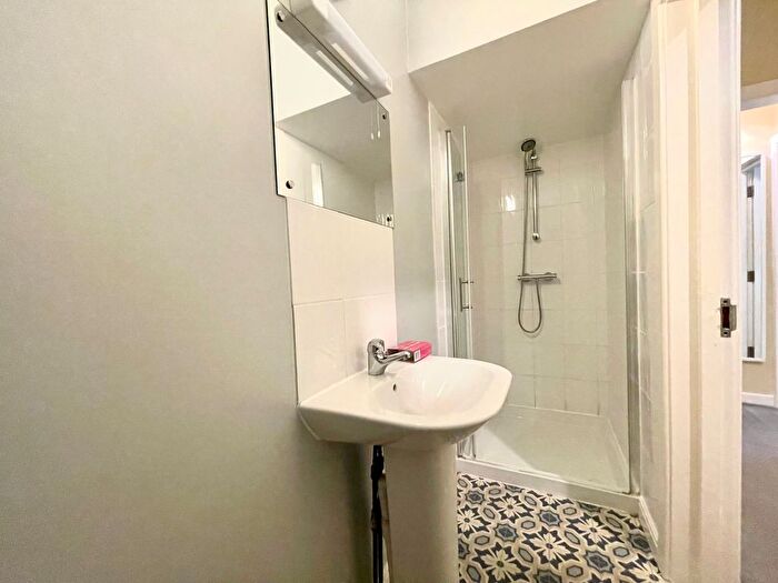1 Bedroom Property To Rent In Alumhurst Road, Bournemouth, BH4