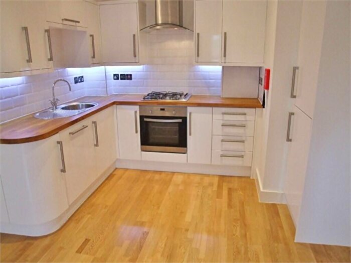 1 Bedroom Apartment To Rent In Spence Court, Woodside Green, London, SE25