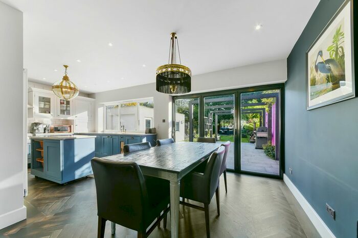 3 Bedroom Property To Rent In Grand Avenue, Berrylands, Surbiton, KT5