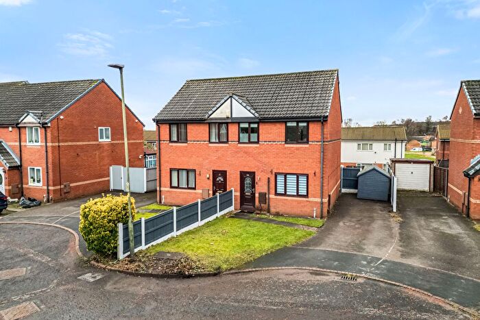 3 Bedroom Semi Detached House For Sale In Roach Green, Wigan, WN1