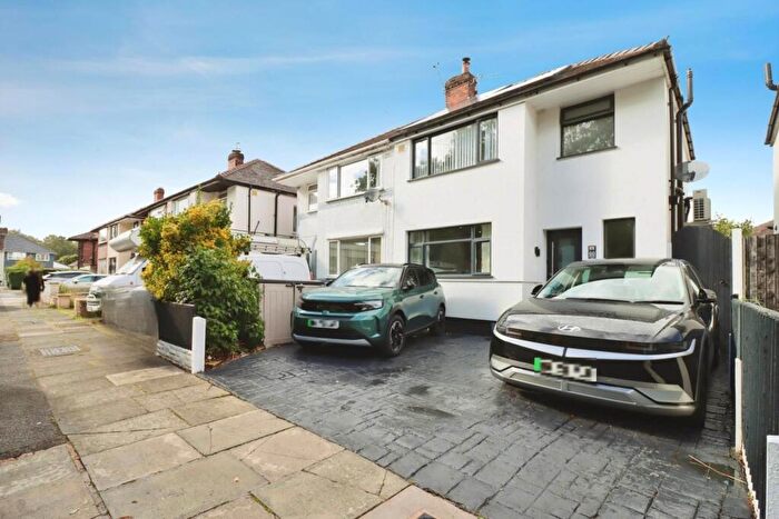 3 Bedroom Semi-Detached House For Sale In Terminus Road, Bromborough, CH62